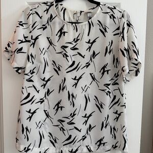 Black and White Hsirt Sleeve Tshirt Blouse